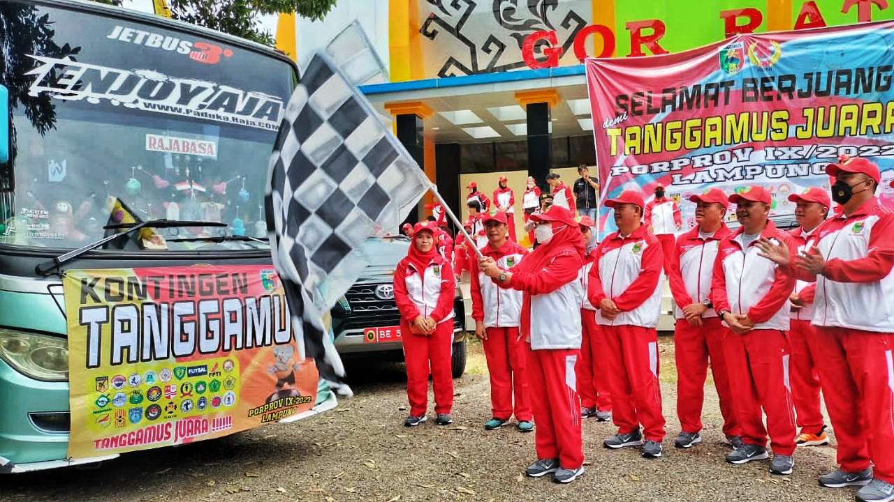 Dewi Handajani Lepas Kontingen Tanggamus ke Porprov Lampung