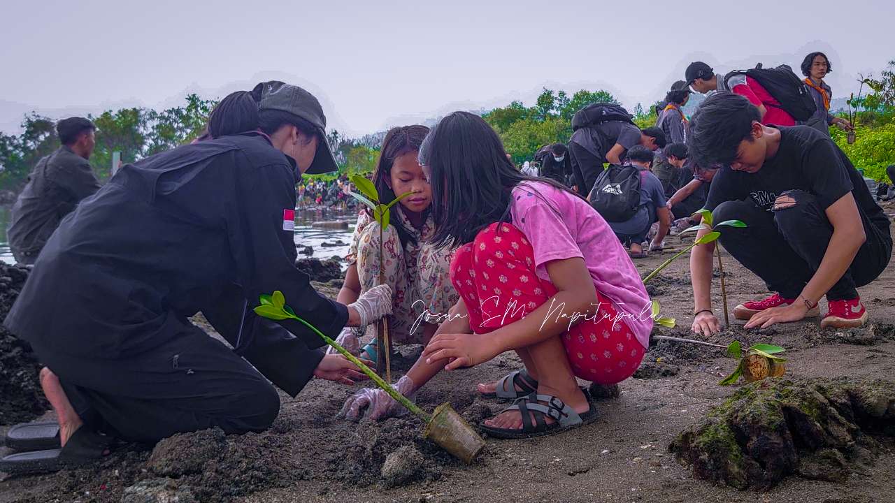 Pastabel dan Esapala Kampanye Peduli Sampah di Pesisir Bandar Lampung